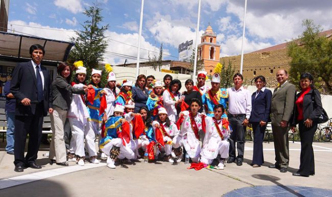 1er Puesto: Alumnos de Banca y Finanzas, danza los Shacshas