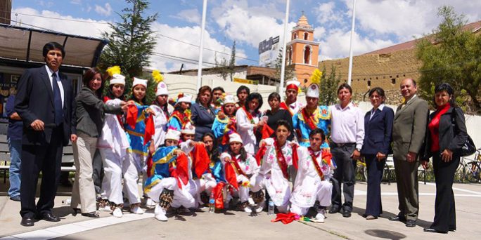 1er Puesto: Alumnos de Banca y Finanzas, danza los Shacshas