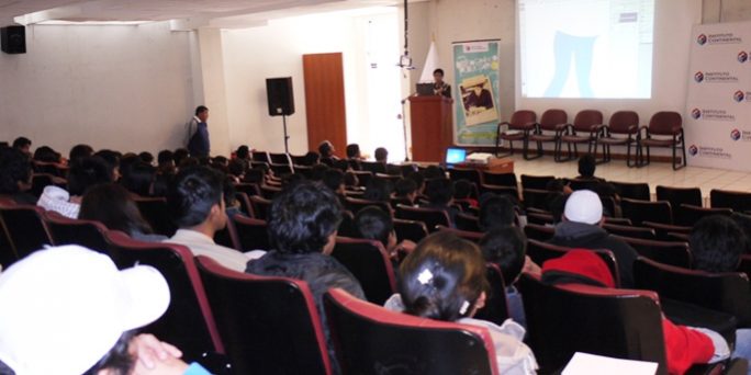 alumnos_participan_taller_diseno