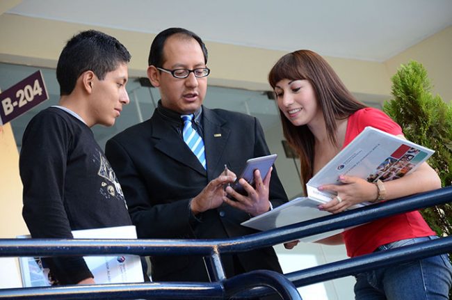 talleres vivenciales en el Insituto Continental