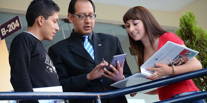talleres vivenciales en el Insituto Continental