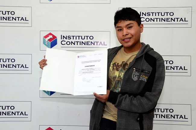 1 estudiante becado