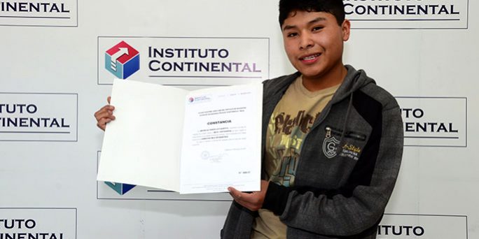1 estudiante becado