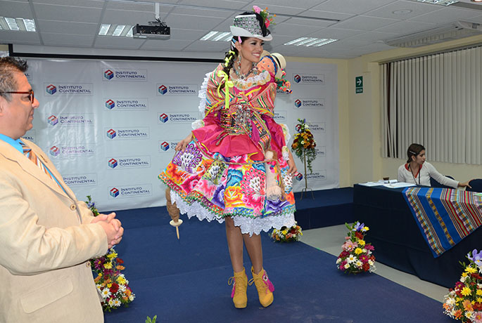 Prensa Nacional Destaca Traje T pico De Miss Per Universo 