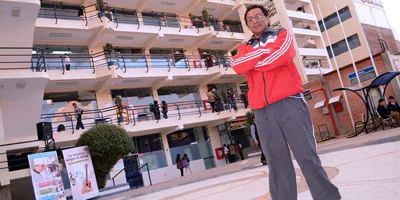 ¿Conoces al profesor que también es un “crack” del fútbol?