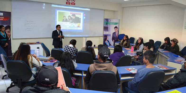 Jóvenes deciden carrera profesional gracias a Taller Vivencial en el IC