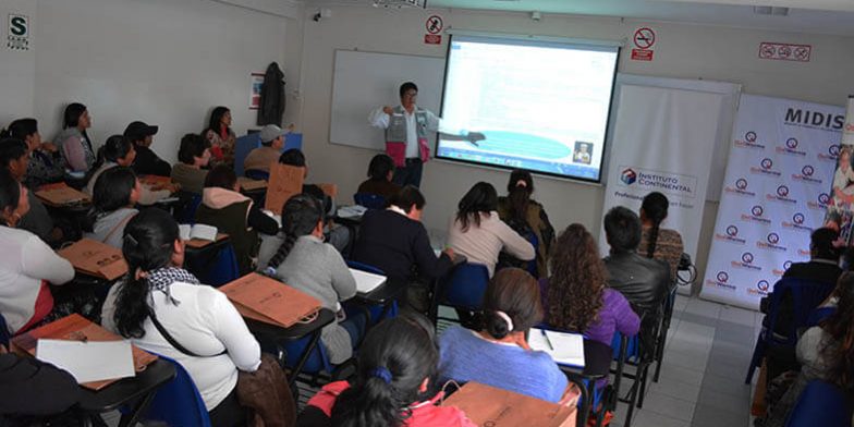Instituto Continental y Qaliwarma realizan talleres de fortalecimiento