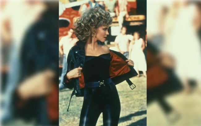 El 'total black' de Olivia Newton-John