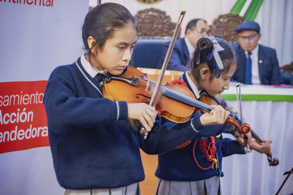 manual_huancayo_ciudad_creativa_niñas_violines