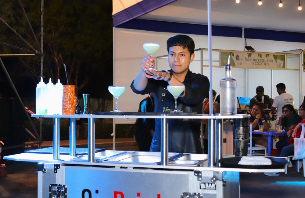 barman_jimy_dueñas_huayruro_continental_concurso_pisco